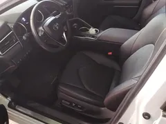 2021 Toyota Camry 2.0G Luxury, белый — фото 9