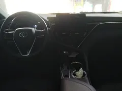 2021 Toyota Camry 2.0G Luxury, белый — фото 12