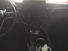 2021 Toyota Camry 2.0G Luxury, белый — фото 13