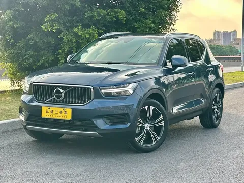 2022 Volvo XC40 4WD Luxury
