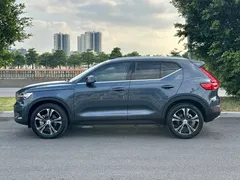 2022 Volvo XC40 4WD Luxury, синий — фото 3