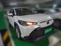 2023 Toyota Frontlander 2.0L Hybrid Leading, белый — фото 3