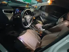 2023 Toyota Frontlander 2.0L Hybrid Leading, белый — фото 16