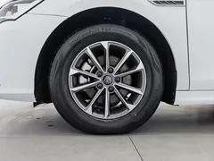 2024 BYD Qin PLUS Honor DM-i PHEV 55km Leading, белый — фото 17