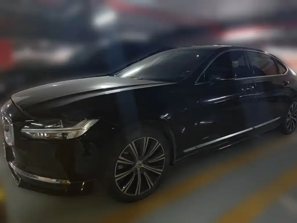 2022 Volvo S90