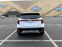 2023 Kia Seltos 1.5L CVT Luxury, белый — фото 5