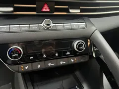2023 Hyundai Elantra 1.5L CVT LUX Premium, белый — фото 14