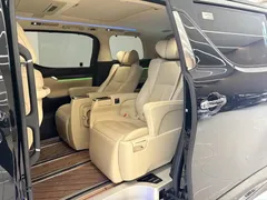 2021 Toyota Alphard Hybrid 2.5L Luxury, чёрный — фото 13