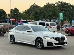 2022 BMW 5 Series 525Li M Sport Package, белый — фото 3