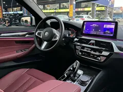 2022 BMW 5 Series 525Li M Sport Package, белый — фото 7
