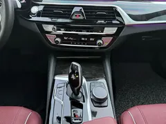 2022 BMW 5 Series 525Li M Sport Package, белый — фото 15