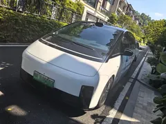 2024 Li Auto MEGA Ultra, белый — фото 1