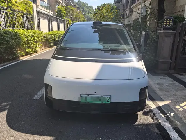 2024 Li Auto MEGA Ultra