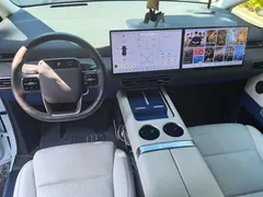 2024 Li Auto MEGA Ultra, белый — фото 10
