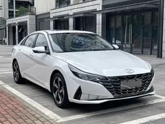 2021 Hyundai Elantra 1.5L CVT LUX Premium, белый — фото 3