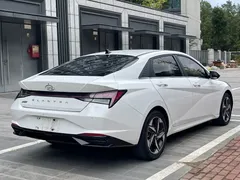 2021 Hyundai Elantra 1.5L CVT LUX Premium, белый — фото 4