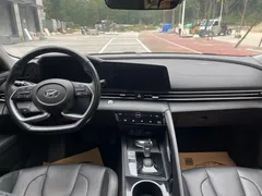 2021 Hyundai Elantra 1.5L CVT LUX Premium, белый — фото 9