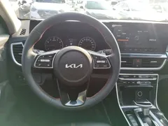 2021 Kia Seltos 1.5L CVT Trend, белый — фото 11