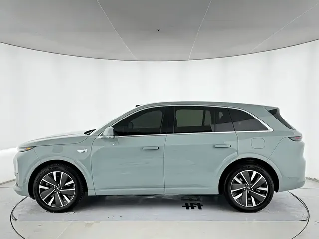 2025 Li Auto L6