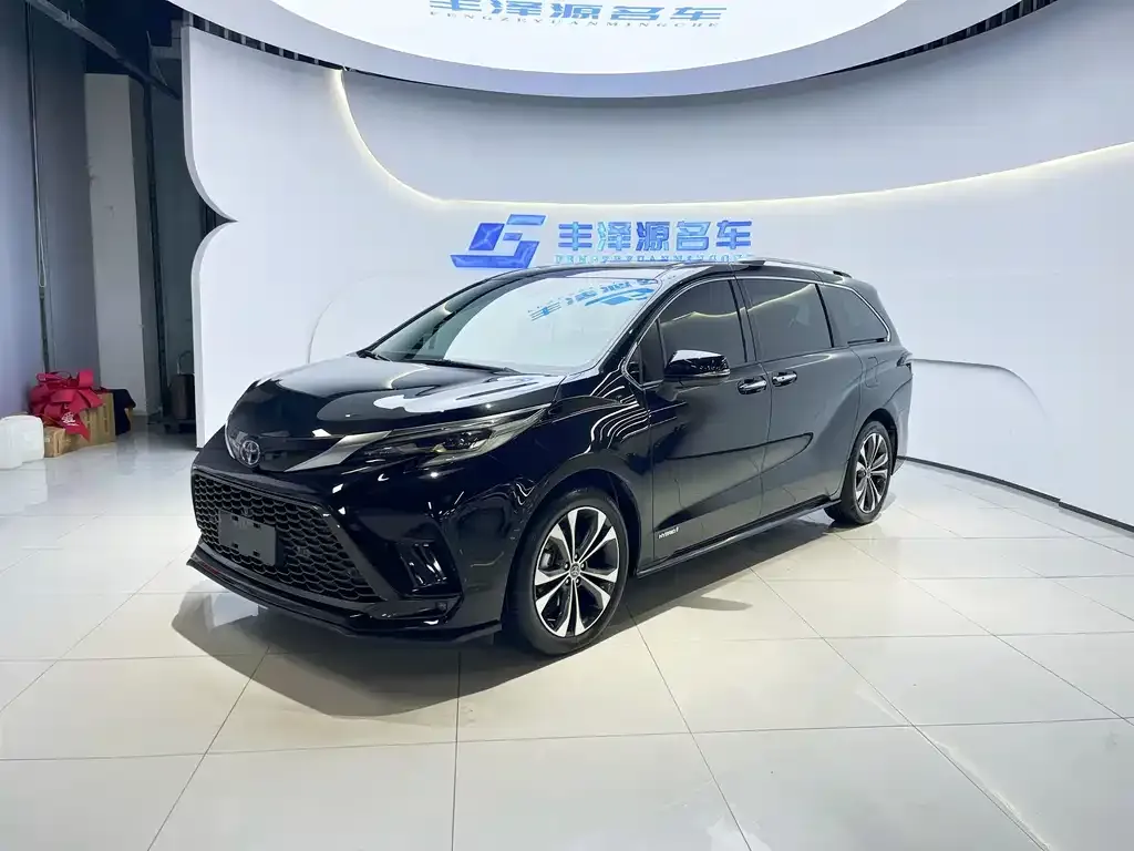 2022 Toyota Granvia 2.5L Hybrid Premium