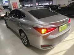 2022 Lexus ES 200 Excellence — фото 5