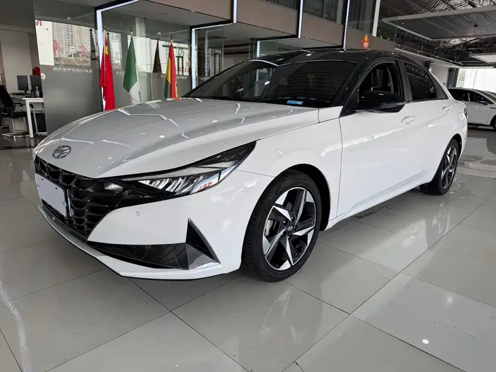 2022 Hyundai Elantra 1.5L CVT LUX Premium