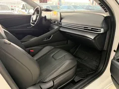 2022 Hyundai Elantra 1.5L CVT LUX Premium, белый — фото 8