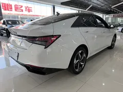 2022 Hyundai Elantra 1.5L CVT LUX Premium, белый — фото 10