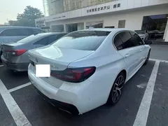 2023 BMW 5 Series 530Li Premium M Sport Package, белый — фото 7
