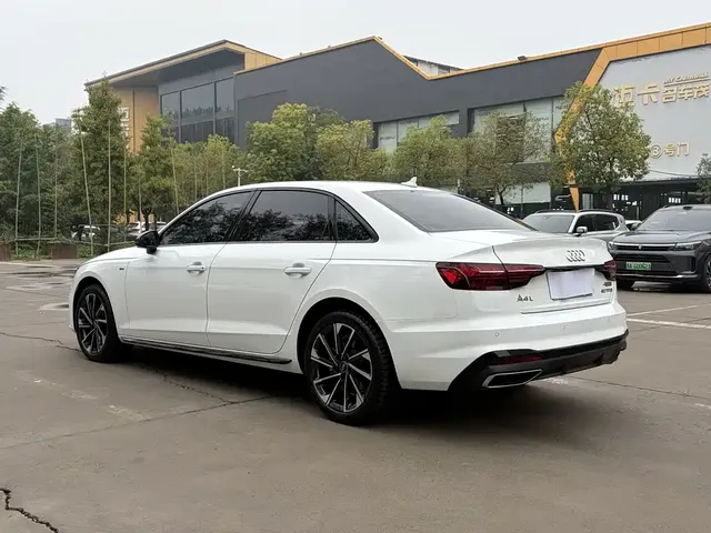 2023 Audi A4L 40 TFSI Luxury Dynamic