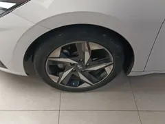 2021 Hyundai Elantra 1.5L CVT GLX Elite, белый — фото 23