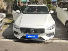 2024 Volvo S60 B4 Luxury, белый — фото 2