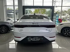2025 BYD Qin PLUS DM-i PHEV 55km Exceed Smart Driving, белый — фото 8