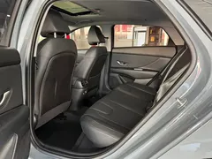 2022 Hyundai Elantra 1.5L CVT LUX Premium — фото 8