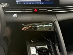 2022 Hyundai Elantra 1.5L CVT LUX Premium — фото 13
