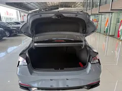 2022 Hyundai Elantra 1.5L CVT LUX Premium — фото 15