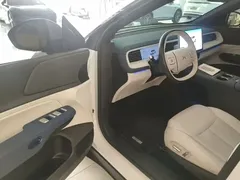 2023 Xpeng G6 580 Long Range Pro, белый — фото 16