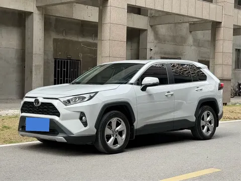 2021 Toyota RAV4 2.0L CVT 2WD Fashion Plus