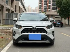 2021 Toyota RAV4 2.0L CVT 2WD Fashion Plus, белый — фото 2