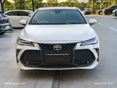 2022 Toyota Avalon Hybrid 2.5L Luxury, белый — фото 2
