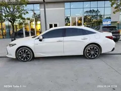 2022 Toyota Avalon Hybrid 2.5L Luxury, белый — фото 3