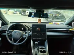 2022 Toyota Avalon Hybrid 2.5L Luxury, белый — фото 5