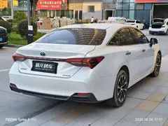2022 Toyota Avalon Hybrid 2.5L Luxury, белый — фото 9
