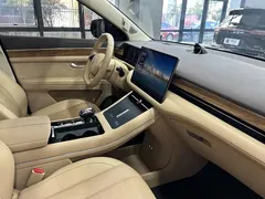 2024 Aito M7 1.5T RWD Smart Driving Pro 6-seat, чёрный — фото 10
