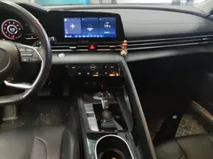 2021 Hyundai Elantra 1.5L CVT LUX Premium — фото 13