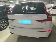 2021 Volvo XC60 4WD Luxury, белый — фото 6