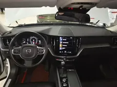 2021 Volvo XC60 4WD Luxury, белый — фото 10