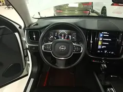 2021 Volvo XC60 4WD Luxury, белый — фото 11