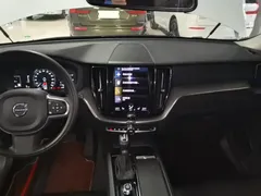 2021 Volvo XC60 4WD Luxury, белый — фото 13