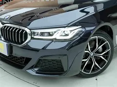 2022 BMW 5 Series 530Li Premium M Sport Package, чёрный — фото 18